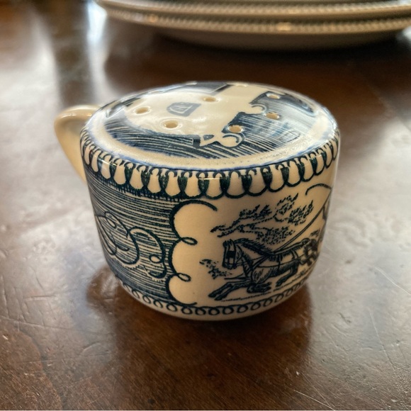 Vintage - Currier and Ives Pepper Shaker - Picture 7 of 7
